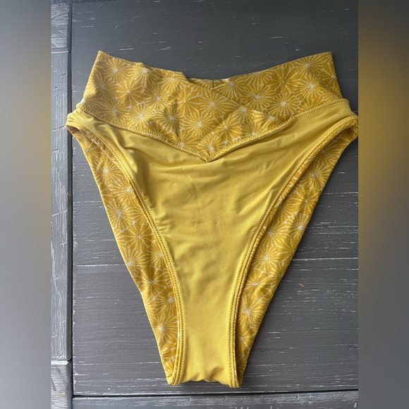 AERIE | Crossover high cut cheeky bikini bottom size small yellow shock - Picture 5 of 7